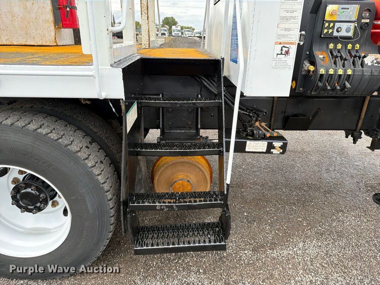 image for item FW3562 2009 International WorkStar 7500 Crew Cab crane truck