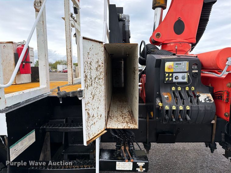 image for item FW3562 2009 International WorkStar 7500 Crew Cab crane truck