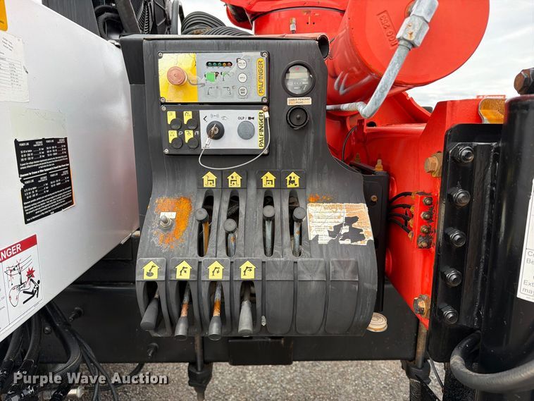 image for item FW3562 2009 International WorkStar 7500 Crew Cab crane truck