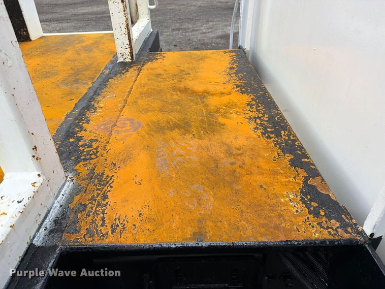 image for item FW3562 2009 International WorkStar 7500 Crew Cab crane truck