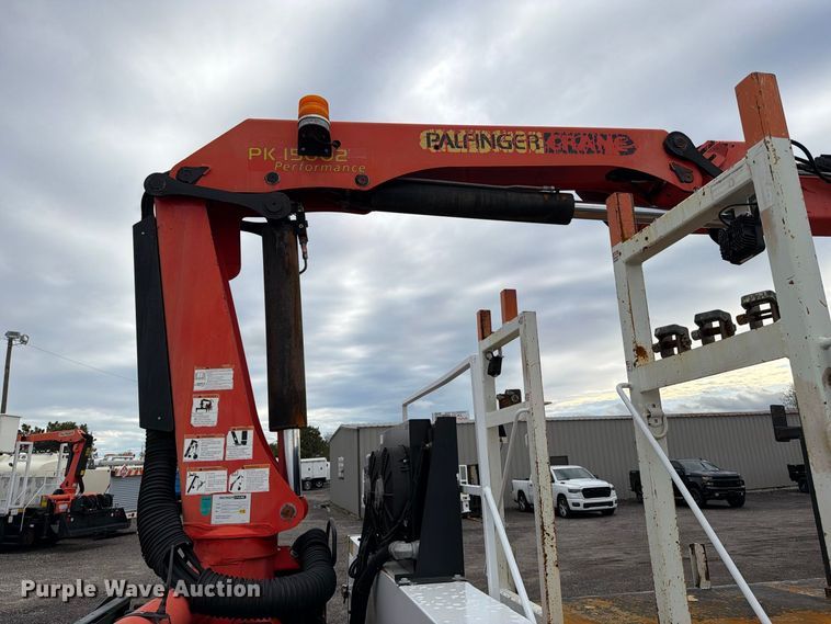 image for item FW3562 2009 International WorkStar 7500 Crew Cab crane truck