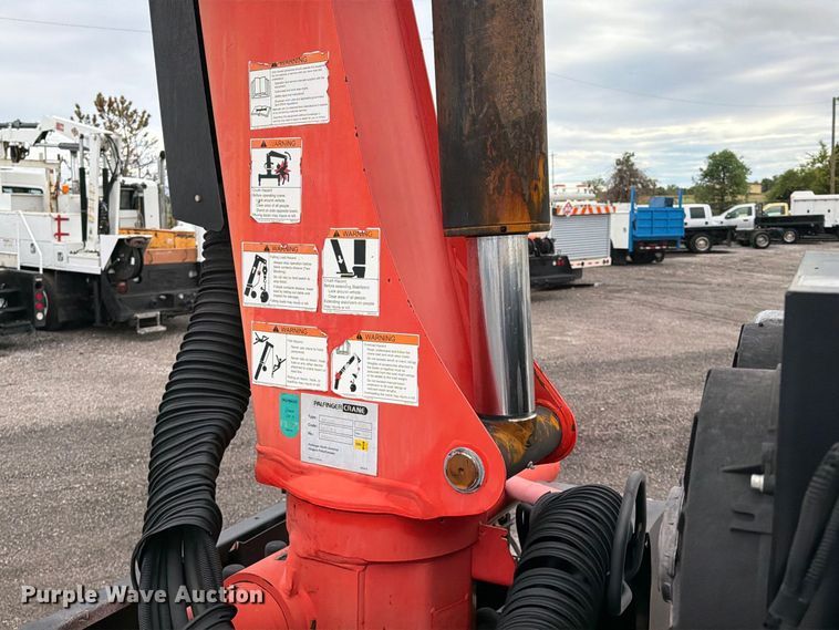 image for item FW3562 2009 International WorkStar 7500 Crew Cab crane truck