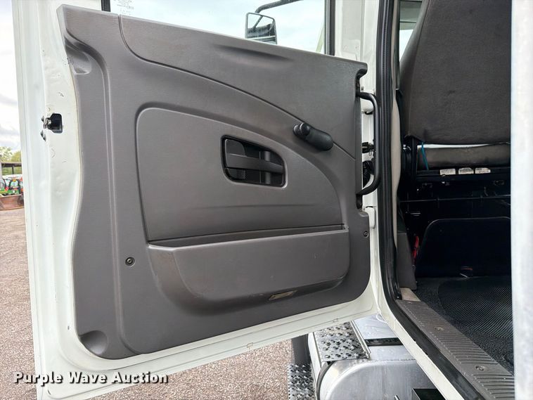 image for item FW3562 2009 International WorkStar 7500 Crew Cab crane truck