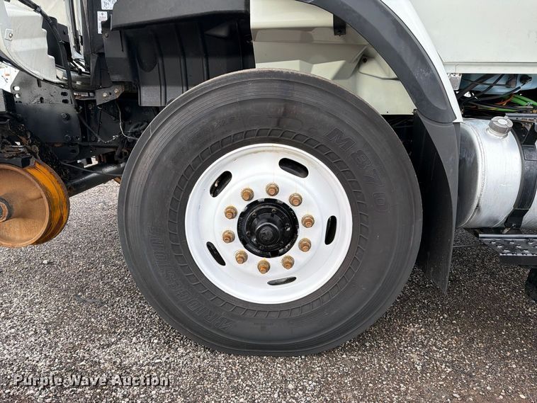 image for item FW3562 2009 International WorkStar 7500 Crew Cab crane truck