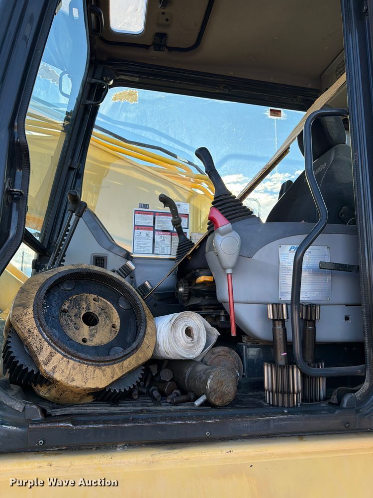 image for item IH9482 2006 Komatsu PC300LC-7E0 excavator