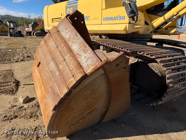 image for item IH9482 2006 Komatsu PC300LC-7E0 excavator