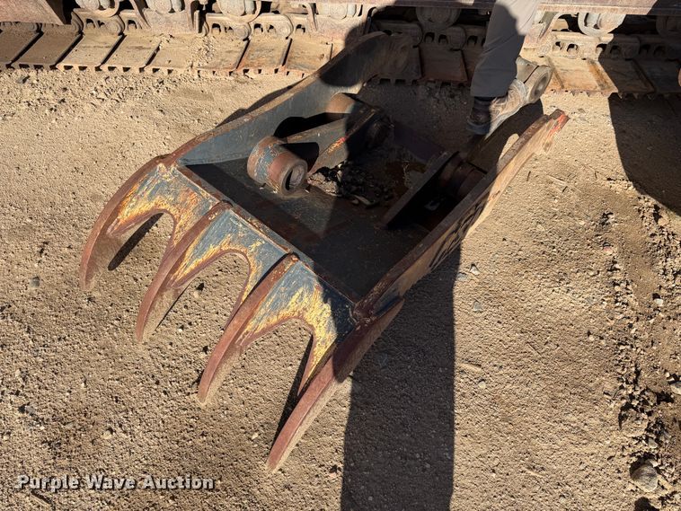 image for item IH9482 2006 Komatsu PC300LC-7E0 excavator