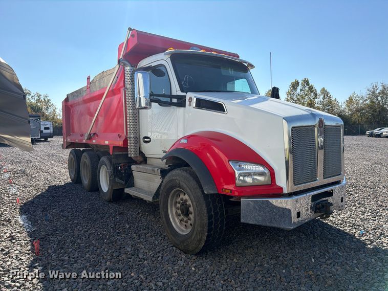 image for item YA1735 2021 Kenworth T880 dump truck