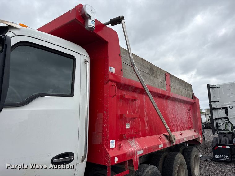 image for item YA1735 2021 Kenworth T880 dump truck