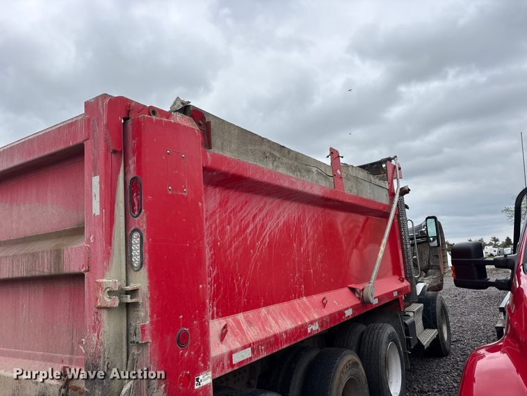 image for item YA1735 2021 Kenworth T880 dump truck