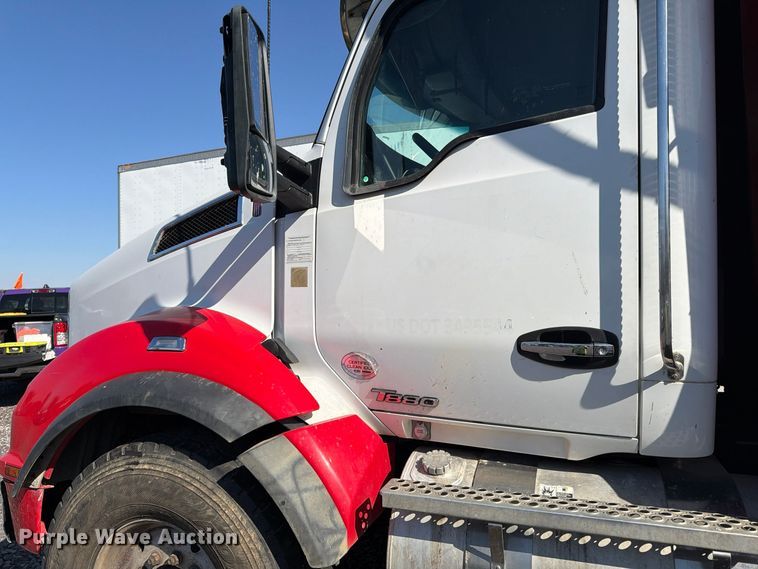 image for item YA1735 2021 Kenworth T880 dump truck