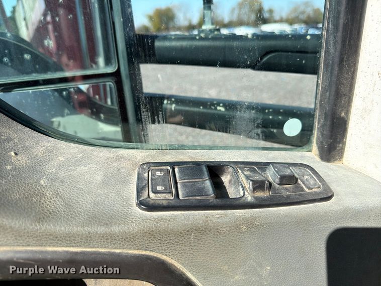 image for item YA1735 2021 Kenworth T880 dump truck