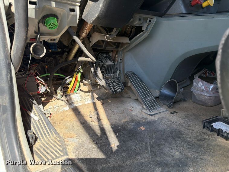 image for item YA1735 2021 Kenworth T880 dump truck