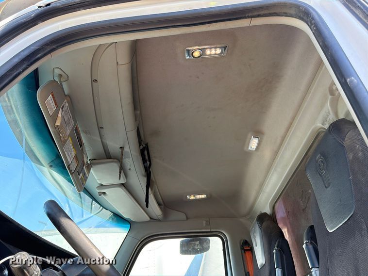 image for item YA1735 2021 Kenworth T880 dump truck