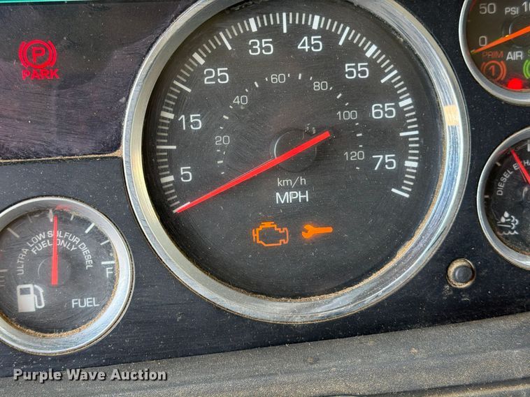 image for item YA1735 2021 Kenworth T880 dump truck