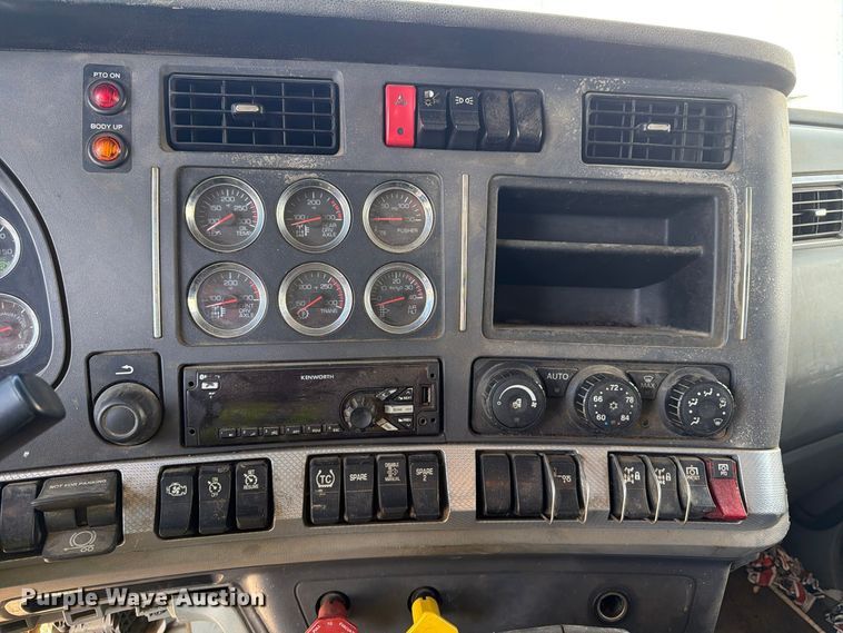 image for item YA1735 2021 Kenworth T880 dump truck