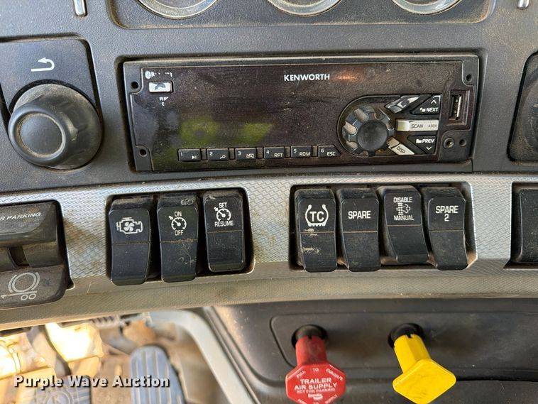image for item YA1735 2021 Kenworth T880 dump truck