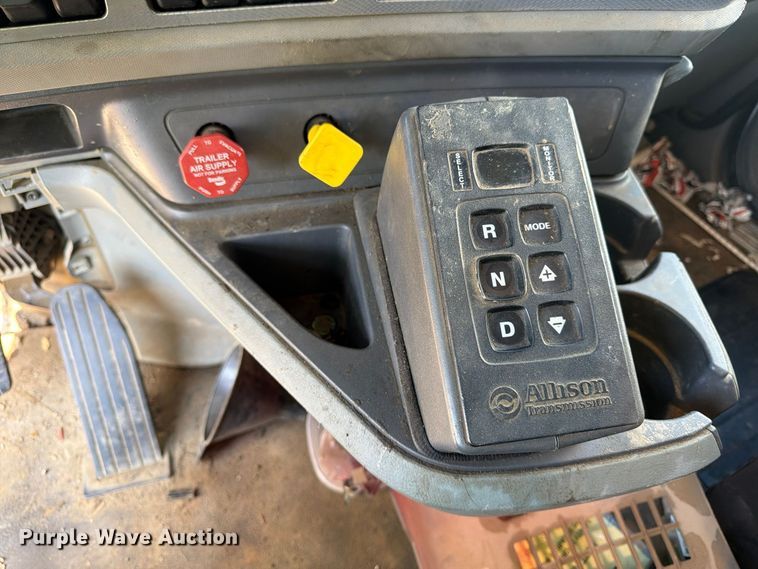 image for item YA1735 2021 Kenworth T880 dump truck
