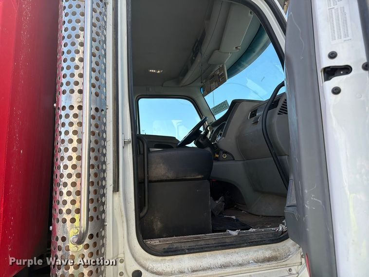 image for item YA1735 2021 Kenworth T880 dump truck