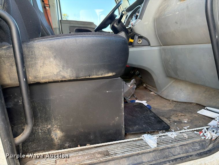 image for item YA1735 2021 Kenworth T880 dump truck