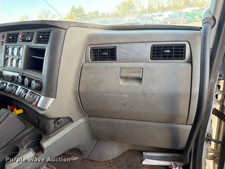 image for item YA1735 2021 Kenworth T880 dump truck