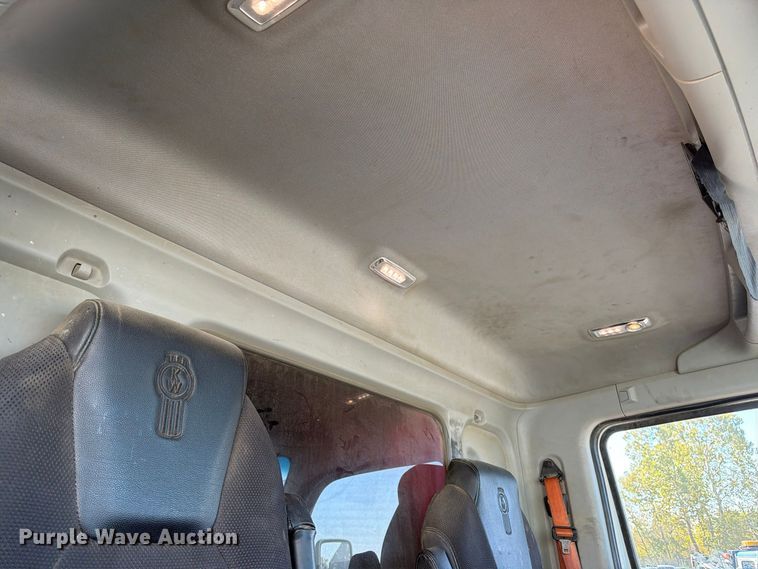 image for item YA1735 2021 Kenworth T880 dump truck
