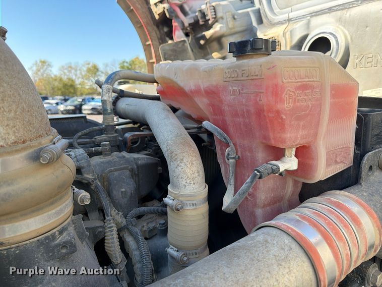 image for item YA1735 2021 Kenworth T880 dump truck