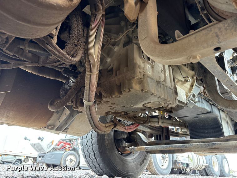 image for item YA1735 2021 Kenworth T880 dump truck