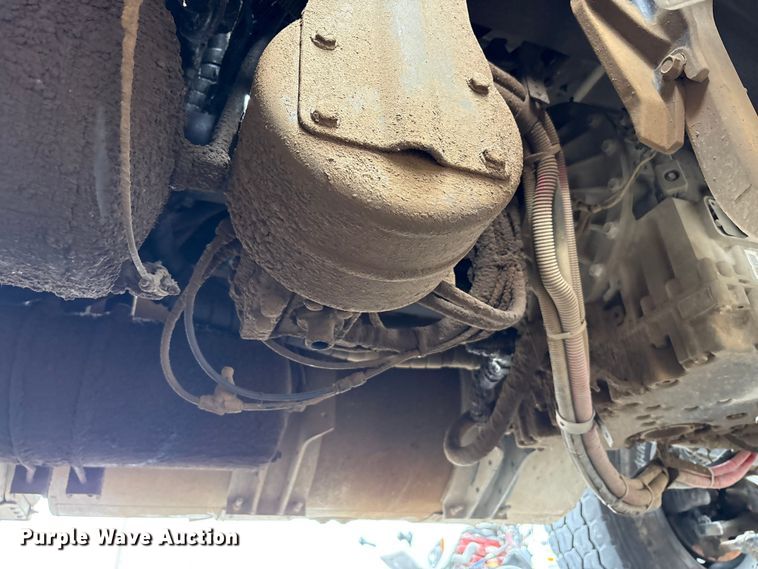 image for item YA1735 2021 Kenworth T880 dump truck