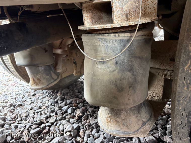 image for item YA1735 2021 Kenworth T880 dump truck
