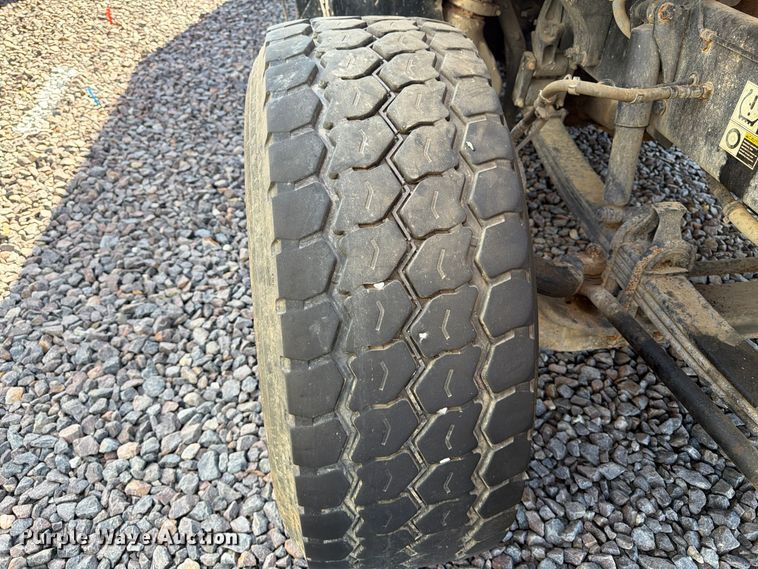 image for item YA1735 2021 Kenworth T880 dump truck