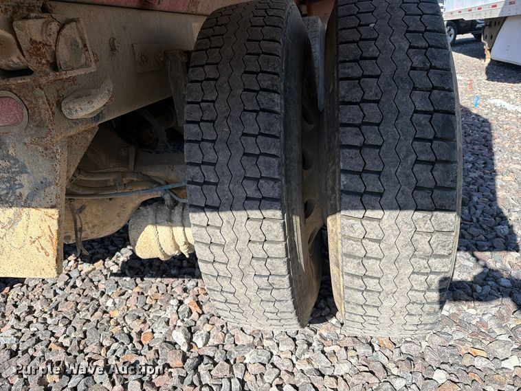 image for item YA1735 2021 Kenworth T880 dump truck