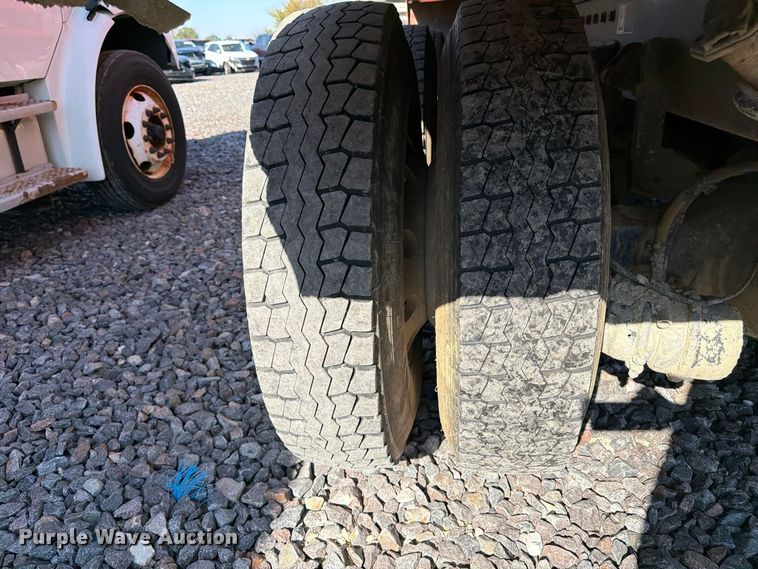 image for item YA1735 2021 Kenworth T880 dump truck