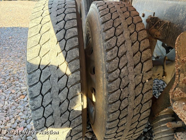image for item YA1735 2021 Kenworth T880 dump truck
