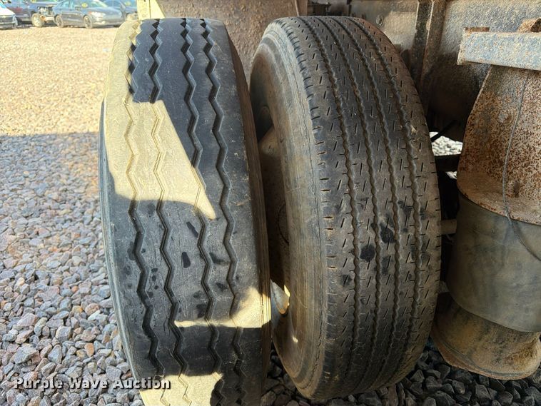 image for item YA1735 2021 Kenworth T880 dump truck
