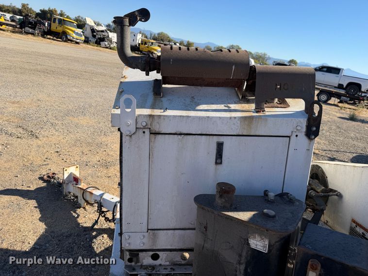 image for item YA3751 2011 Altec DC912A wood chipper
