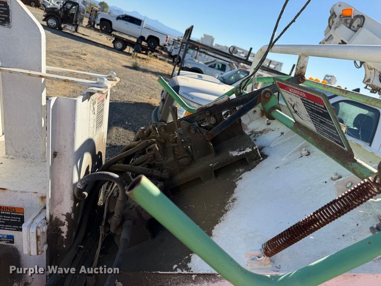 image for item YA3751 2011 Altec DC912A wood chipper