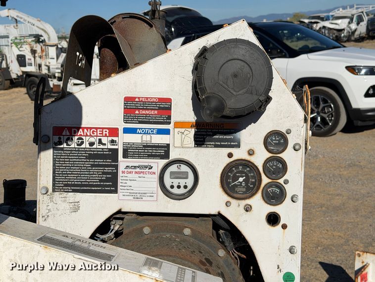 image for item YA3751 2011 Altec DC912A wood chipper