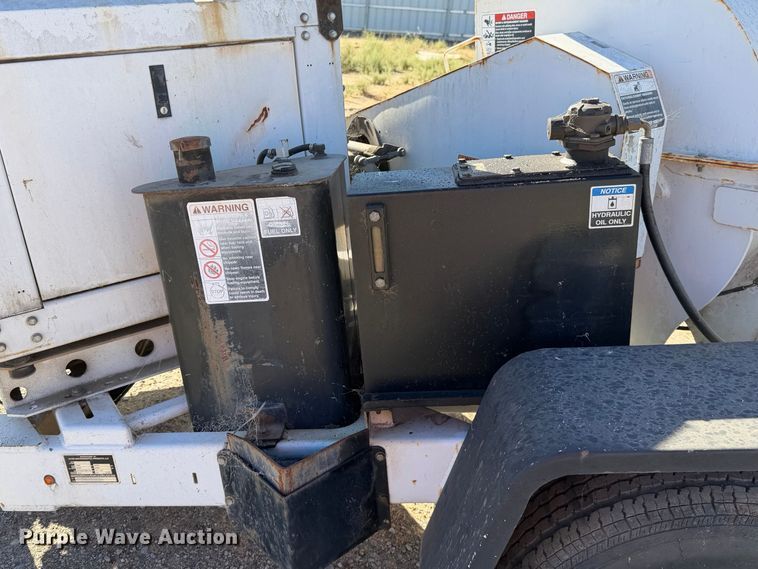 image for item YA3752 2012 Altec DC912A wood chipper