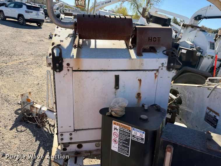 image for item YA3753 2011 Altec DC912A wood chipper