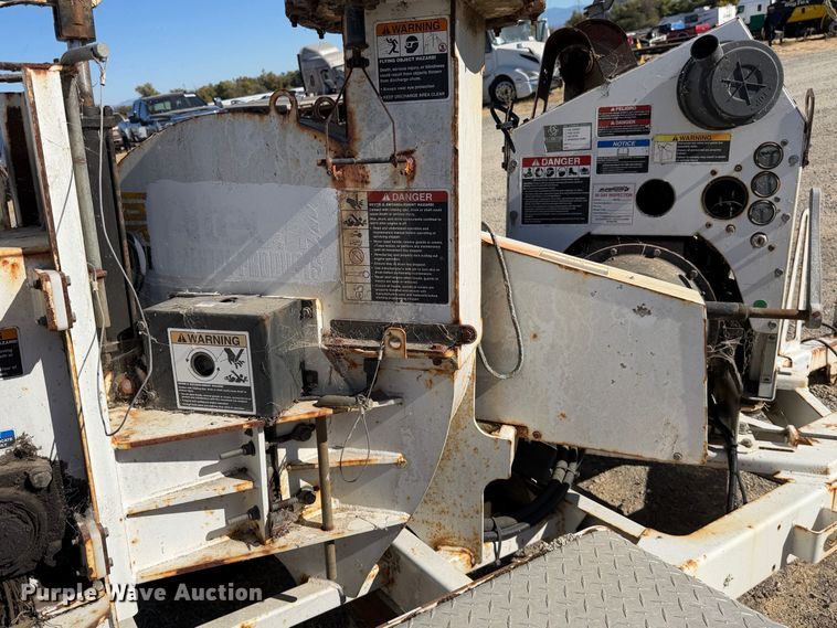 image for item YA3753 2011 Altec DC912A wood chipper