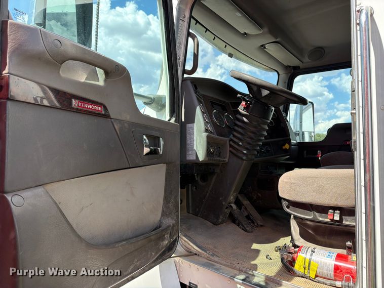 image for item YA3824 2016 Kenworth T370 utility / service truck