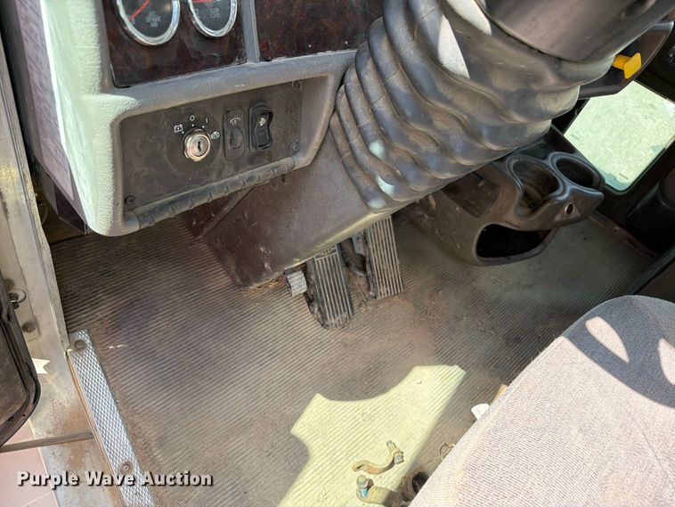 image for item YA3824 2016 Kenworth T370 utility / service truck