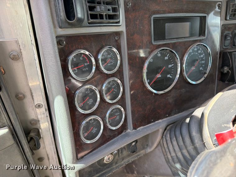 image for item YA3824 2016 Kenworth T370 utility / service truck