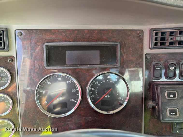 image for item YA3824 2016 Kenworth T370 utility / service truck