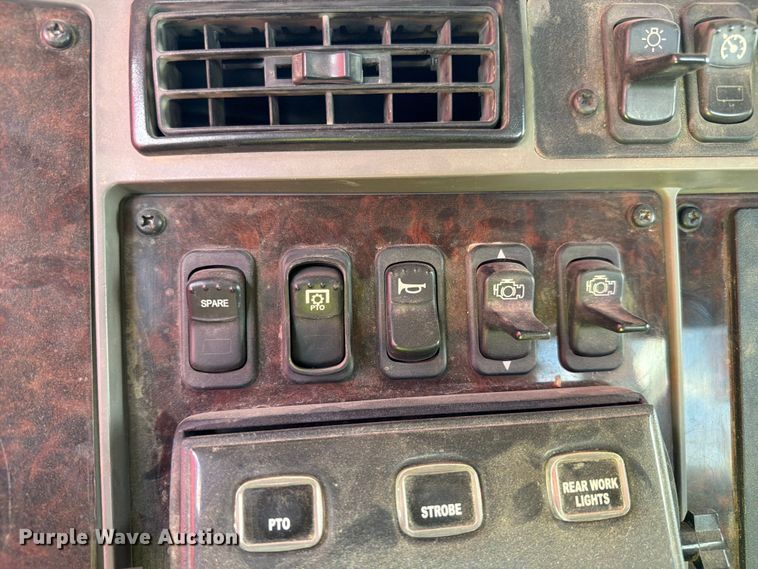 image for item YA3824 2016 Kenworth T370 utility / service truck