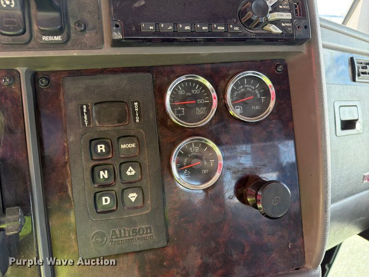 image for item YA3824 2016 Kenworth T370 utility / service truck