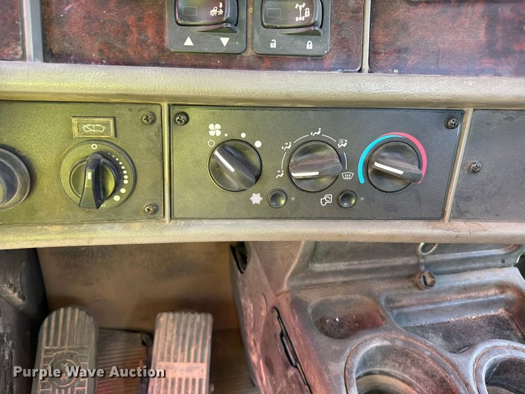 image for item YA3824 2016 Kenworth T370 utility / service truck