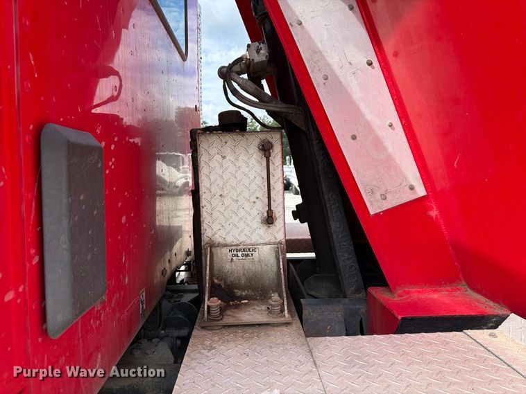 image for item YA4198 2020 Kenworth T880 dump truck