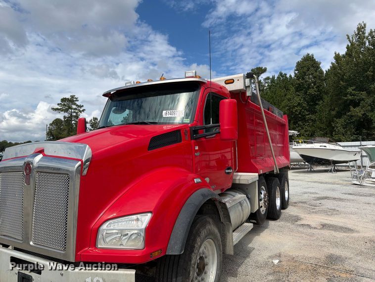 image for item YA4198 2020 Kenworth T880 dump truck
